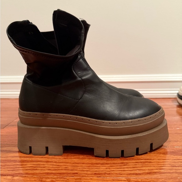 ASOS DESIGN Atlas Chunky sock boots in black with tank sole - Picture 3 of 5